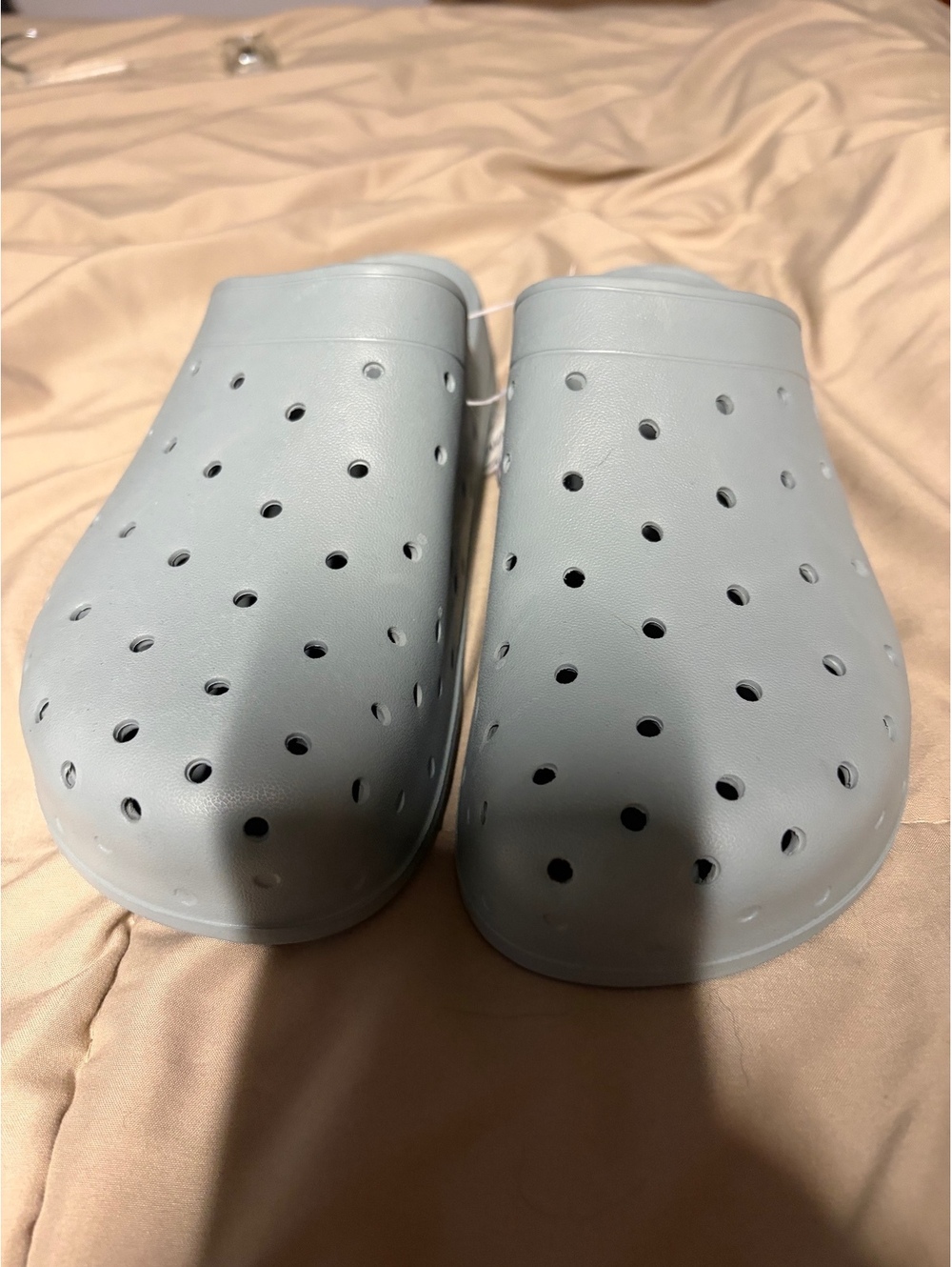 Old navy slip ons size 7